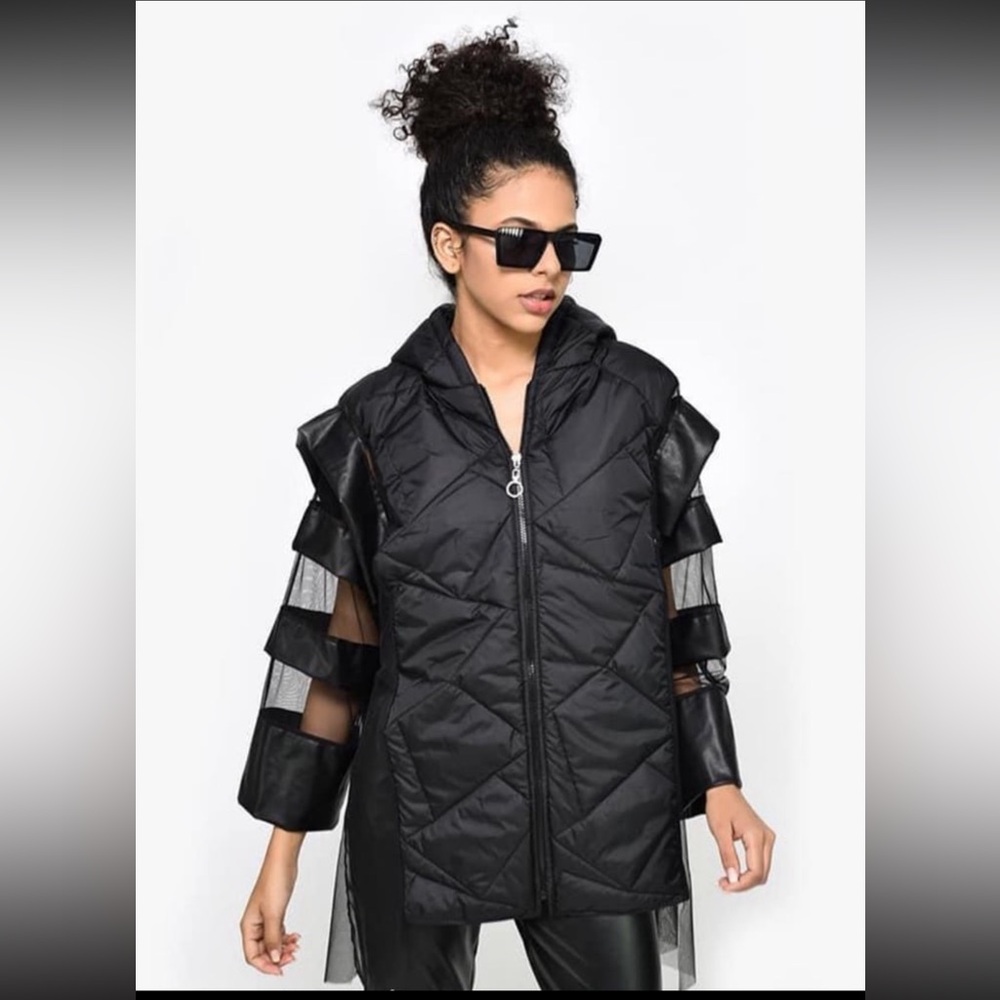 NWT ✨FLASH SALE✨ LONG OVERSIZED black quilted VEST Jacket WITH THE HOOD SIZE M